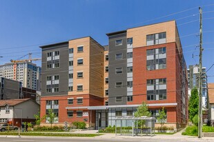 110 University Ave W in Waterloo, ON - Building Photo