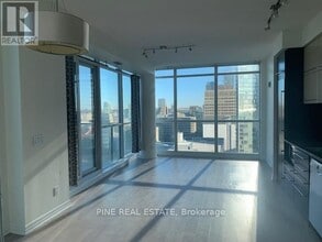 770 Bay St. in Toronto, ON - Building Photo - Building Photo