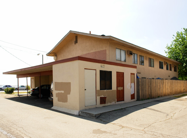 1015 N Vineyard Ave in Ontario, CA - Building Photo - Building Photo