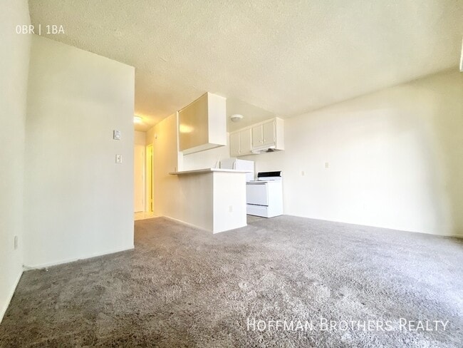1711 Corinth Ave, Unit 108 in Los Angeles, CA - Building Photo - Building Photo