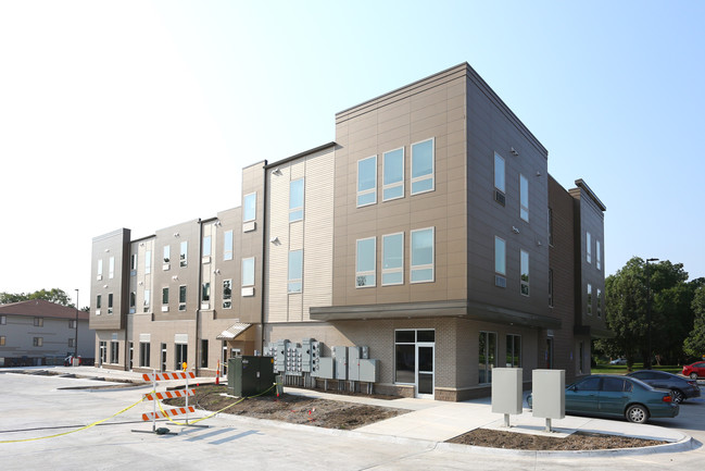 35 West in Lincoln, NE - Building Photo - Building Photo