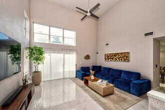 621 Lakeshore Terrace in Davie, FL - Building Photo - Building Photo