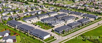 2310 SE Sydney Ln in Waukee, IA - Building Photo