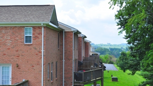 Henley Place in Christiansburg, VA - Foto de edificio - Building Photo