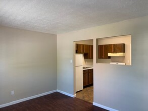 Oakview Apartments in Knoxville, TN - Building Photo - Building Photo