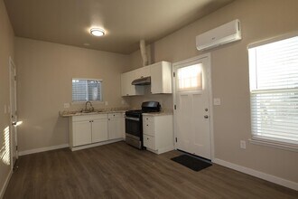 1461 N Ferger Ave in Fresno, CA - Building Photo - Building Photo