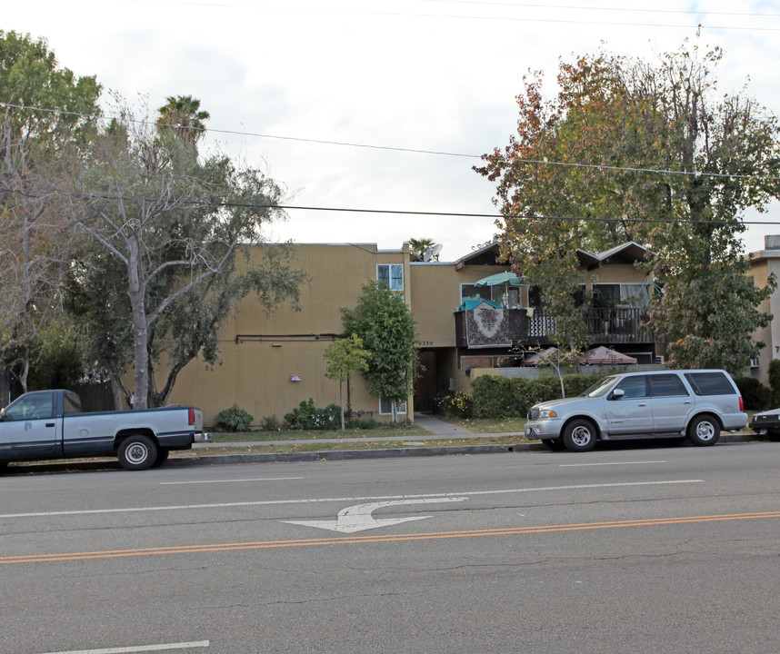 7339 Corbin Ave in Winnetka, CA - Building Photo