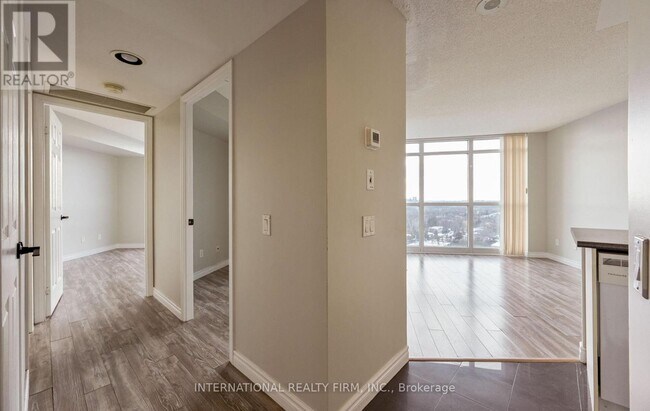 28 Harrison Garden Blvd in Toronto, ON - Building Photo - Building Photo