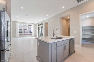 667 Grey Saker St in Las Vegas, NV - Building Photo - Building Photo