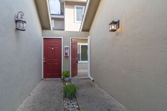 19115 Creekside Pl in Salinas, CA - Building Photo - Building Photo