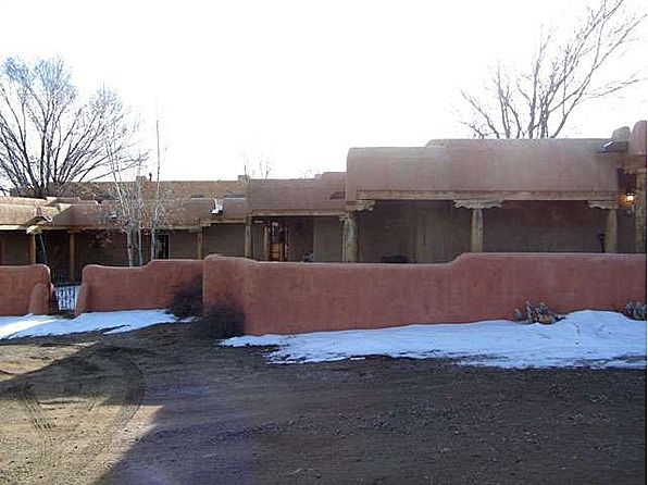 108 Morada Ln in Taos, NM - Foto de edificio