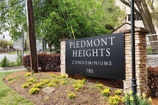 1115 Summit N Dr in Atlanta, GA - Building Photo