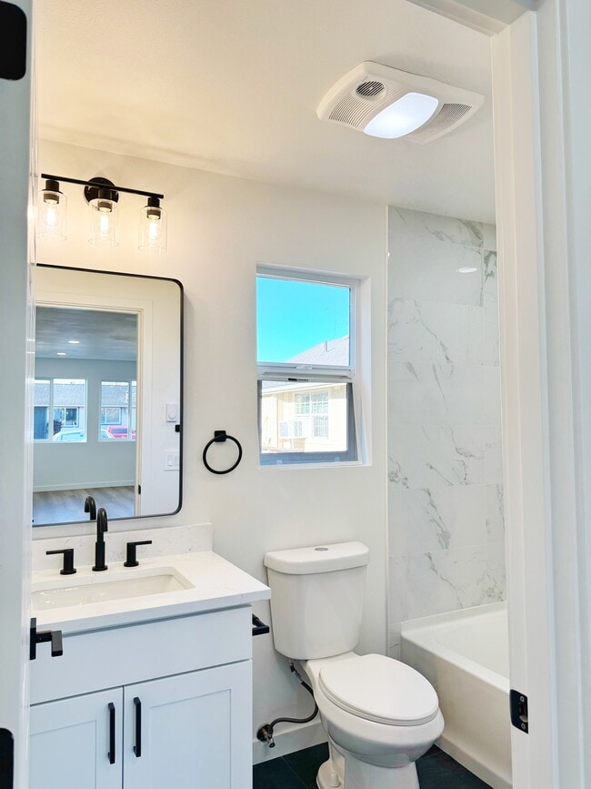 2207 SW 328th St in Federal Way, WA - Building Photo - Building Photo