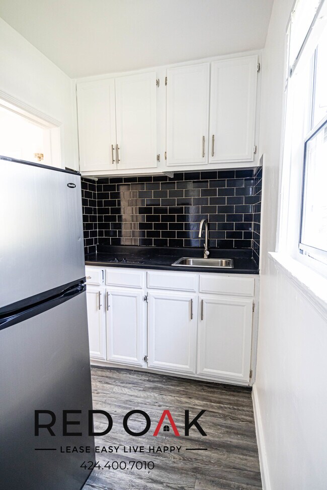 851 S Kenmore Ave in Los Angeles, CA - Building Photo - Building Photo