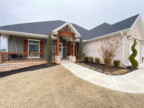 300 Waterfall Ln in Springdale, AR - Building Photo - Building Photo