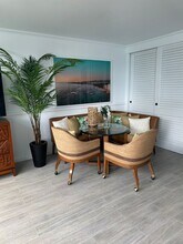 2500 Kalakaua Ave in Honolulu, HI - Building Photo - Building Photo