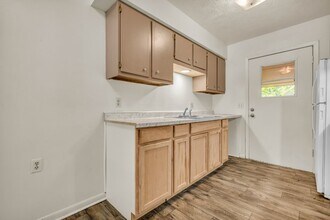 503 Cromwell St, Unit 503 in West Point, MS - Foto de edificio - Building Photo