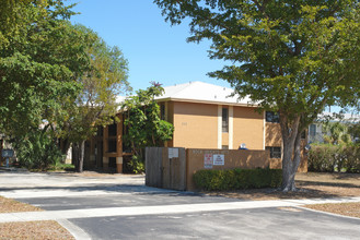 Boca Heights Apartments in Boca Raton, FL - Building Photo - Building Photo