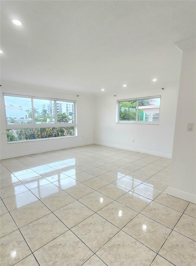 1020 94th St in Bay Harbor Islands, FL - Building Photo - Building Photo