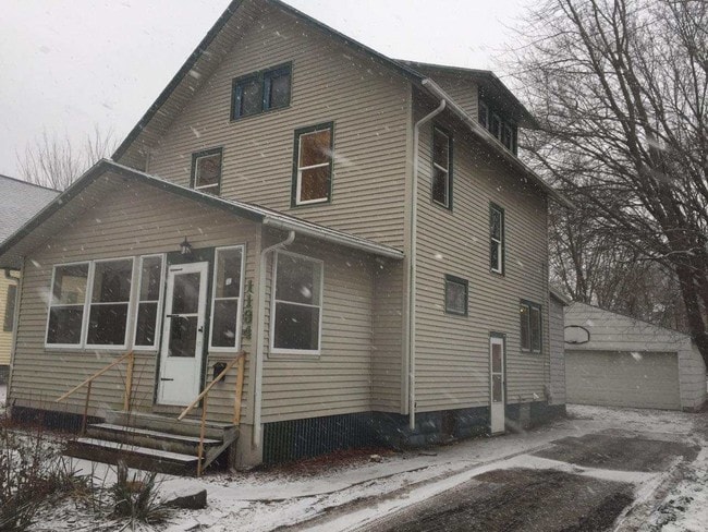 1134 Bertch Ave in Waterloo, IA - Building Photo - Building Photo