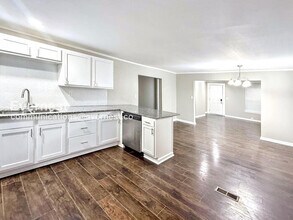 8234 4th Ave S in Birmingham, AL - Foto de edificio - Building Photo