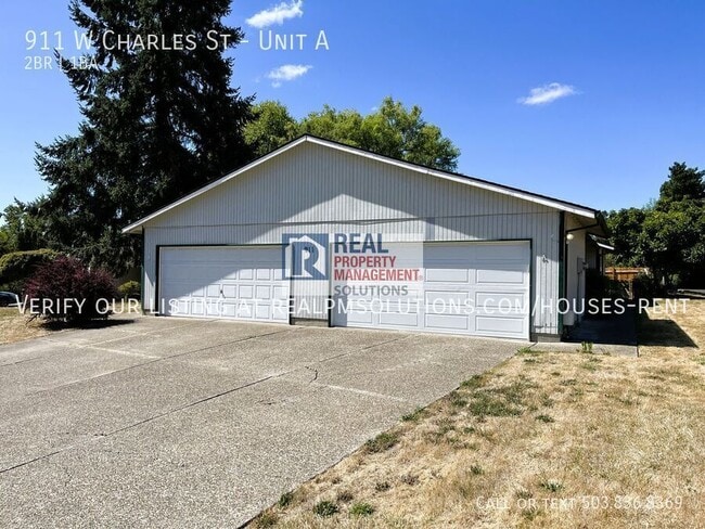 911 Charles St in Newberg, OR - Building Photo - Building Photo