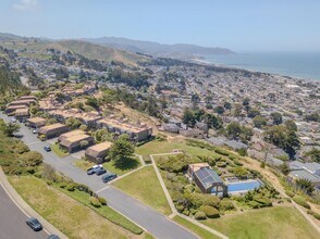 262 Beachview Ave in Pacifica, CA - Building Photo - Building Photo
