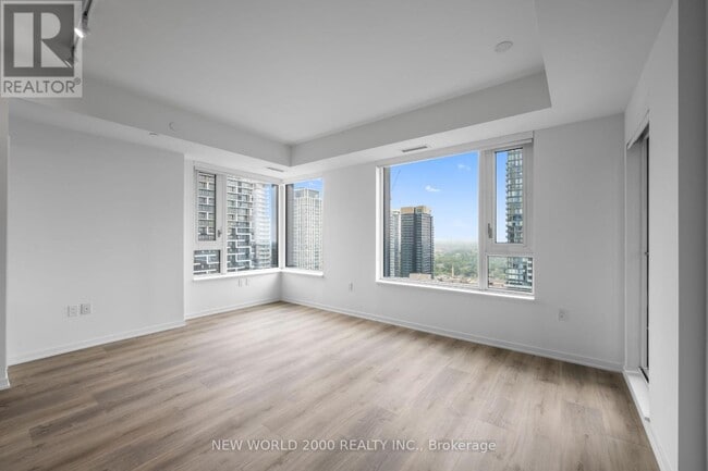 101 Roehampton Ave in Toronto, ON - Building Photo - Building Photo