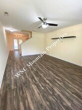 128 Old Salem Ct in Fletcher, NC - Building Photo - Building Photo