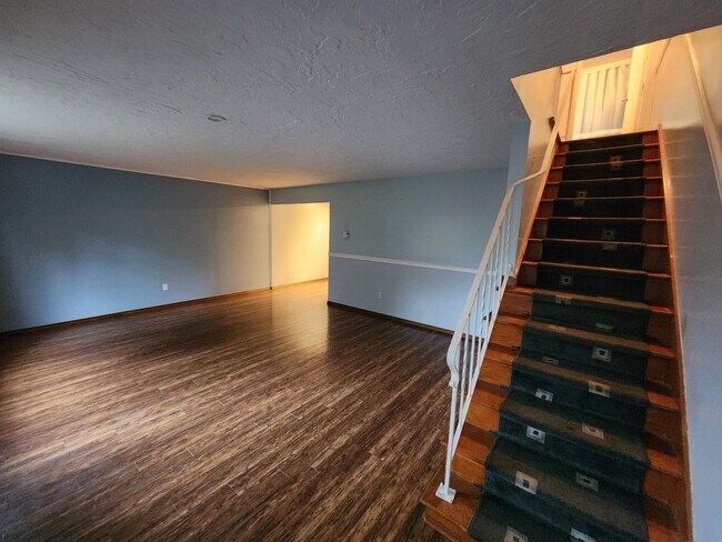 568 Phelps Ave in Victoria, BC - Building Photo - Building Photo