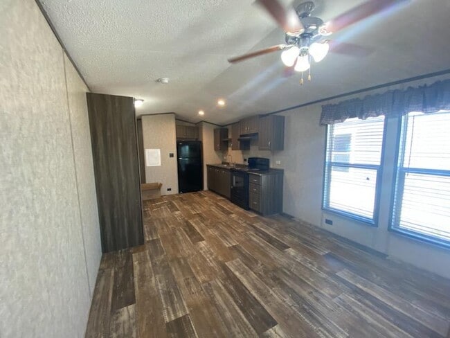 15406 FM 3083 Rd in Conroe, TX - Foto de edificio - Building Photo