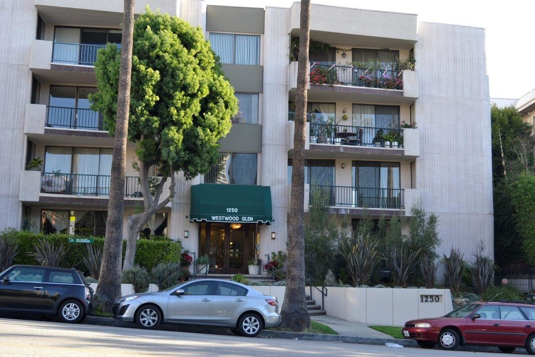 1250 S Beverly Glen Blvd in Los Angeles, CA - Building Photo