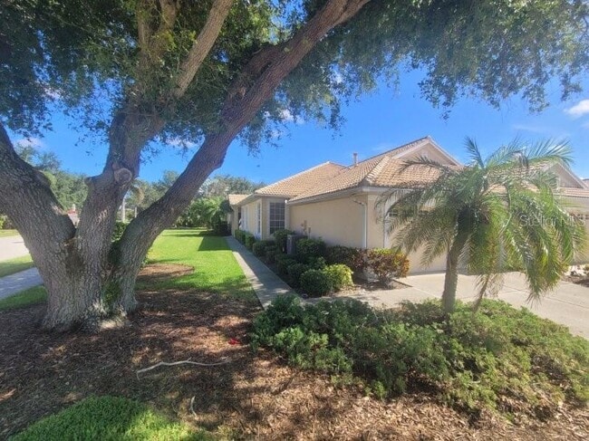 4665 Whispering Oaks Dr in North Port, FL - Building Photo - Building Photo