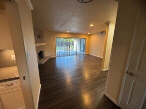 6690 Gloria Dr in Sacramento, CA - Building Photo - Building Photo