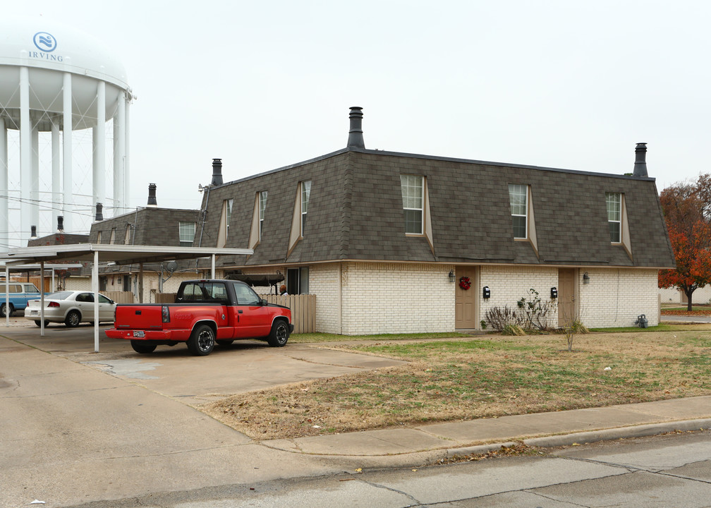 Highland Park Apartments in Irving, TX - Building Photo