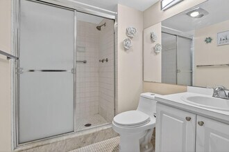 830 S Hollybrook Dr in Pembroke Pines, FL - Building Photo - Building Photo