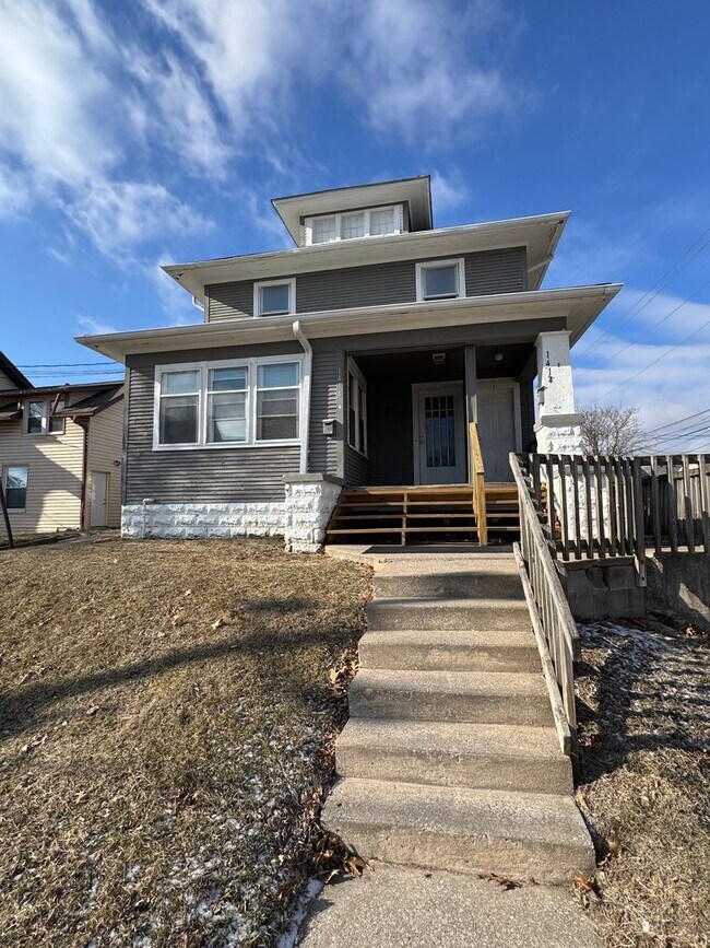 property at 1414 Iowa St