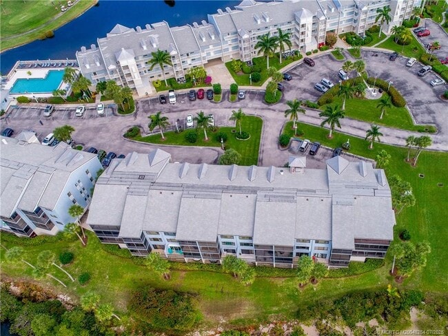 20 NE Plantation Rd in Stuart, FL - Foto de edificio - Building Photo