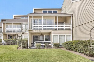 50 April Point Dr S, Unit 50 in Montgomery, TX - Building Photo