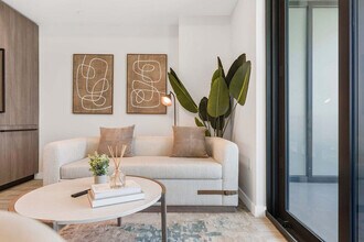 580 72nd St in Miami Beach, FL - Foto de edificio - Building Photo
