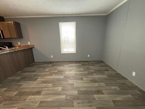 57 Third St. Unit 57 in Dearborn Heights, MI - Foto de edificio - Building Photo