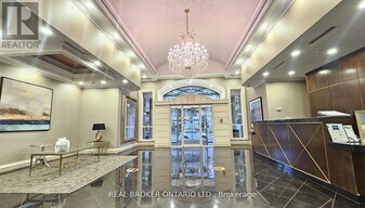 7 Lorraine Dr in Toronto, ON - Building Photo