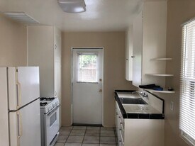 4673-79 Voltaire St in San Diego, CA - Building Photo