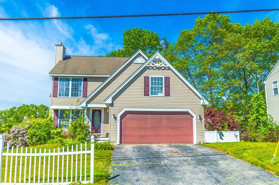 400 Wellington Hill Rd in Manchester, NH - Building Photo