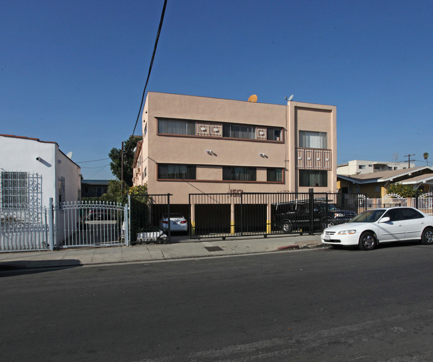 1517 N Harvard Blvd in Los Angeles, CA - Building Photo