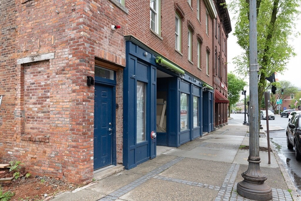 300 Main St in Southbridge, MA - Building Photo