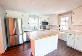176 Wolcott Hill Rd in Wethersfield, CT - Building Photo - Building Photo