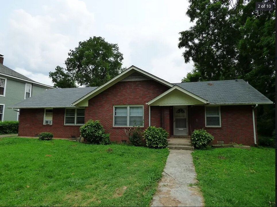 520 E College St in Murfreesboro, TN - Foto de edificio