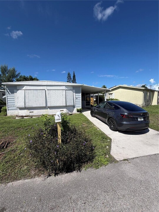 11898 Flotilla Pl in Boca Raton, FL - Building Photo