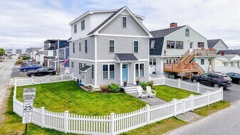 352 Portsmouth Ave in Seabrook, NH - Building Photo